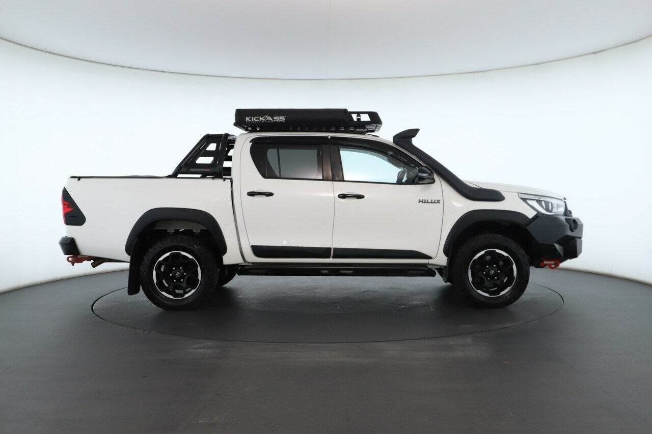 Toyota Hilux image 2
