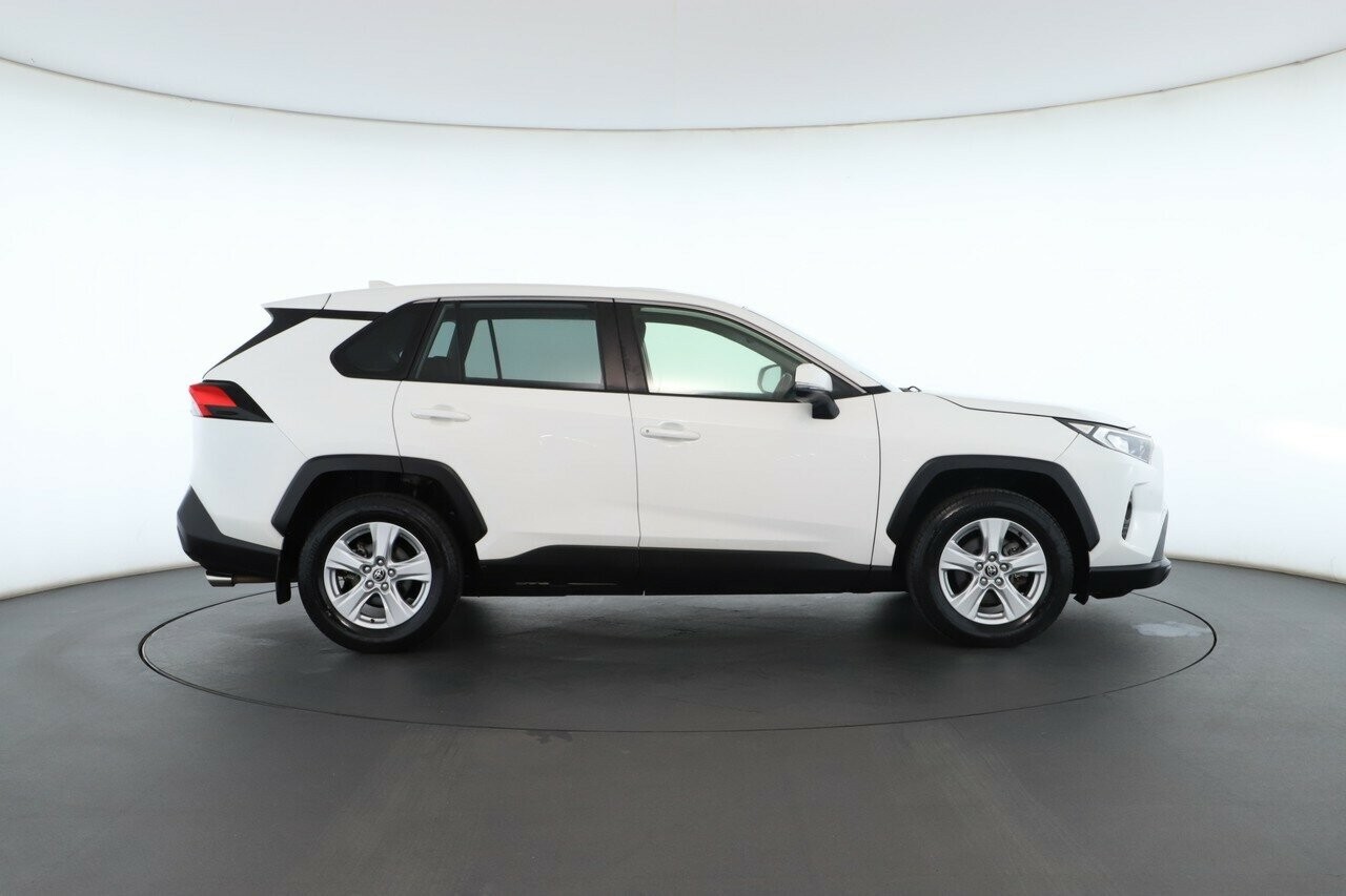 Toyota Rav4 image 2