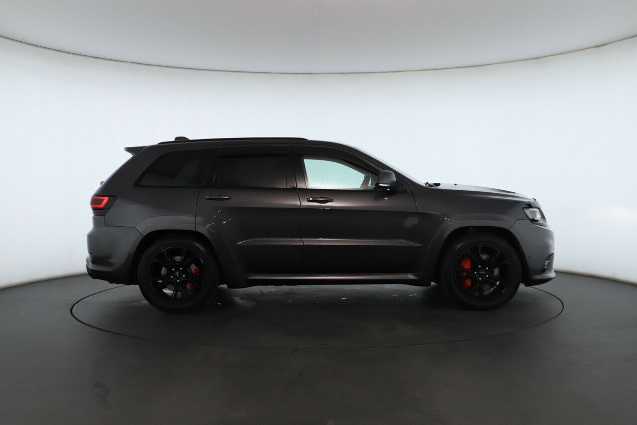 Jeep Grand Cherokee image 2