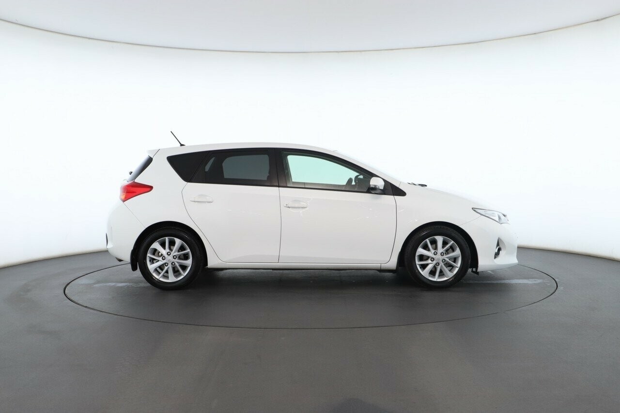 Toyota Corolla image 2
