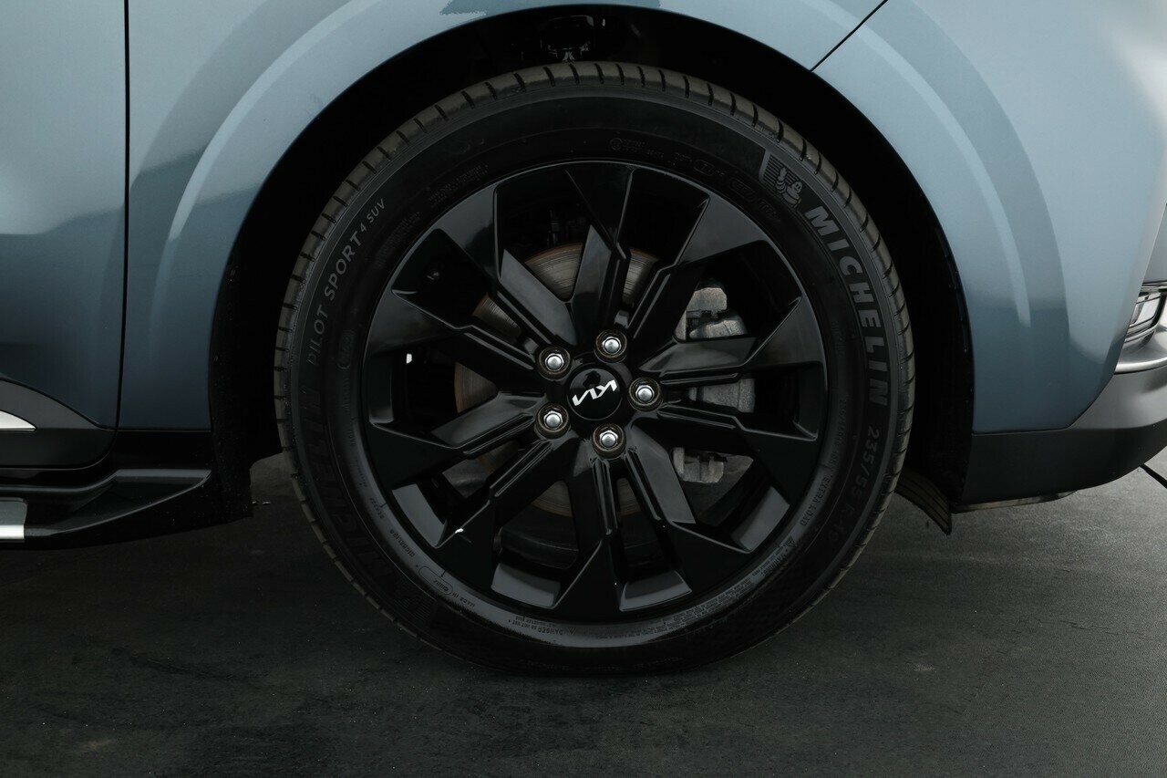 Kia Carnival image 3