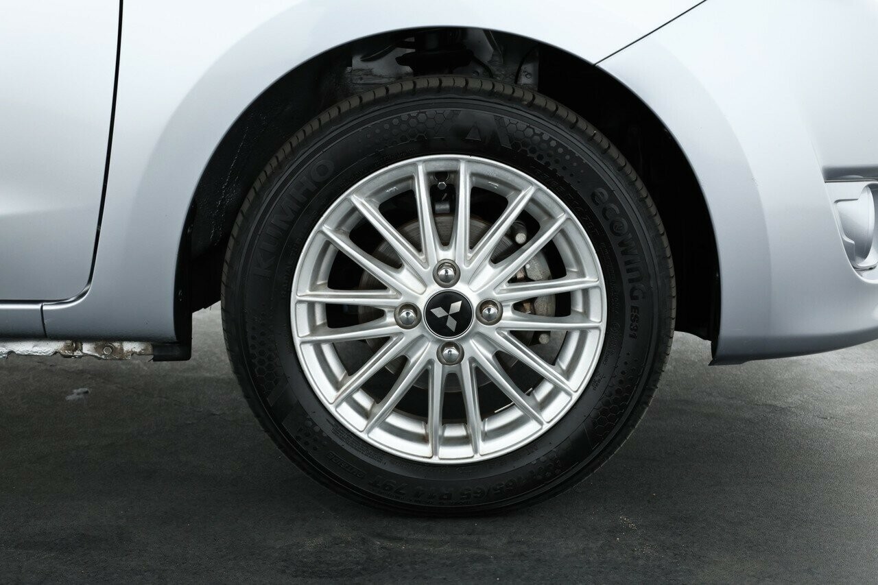 Mitsubishi Mirage image 3