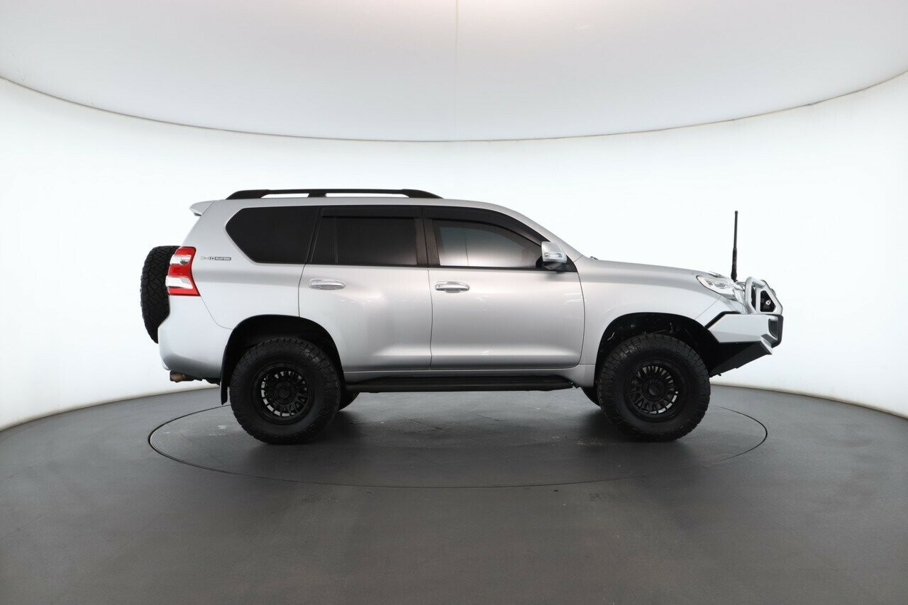 Toyota Landcruiser Prado image 2