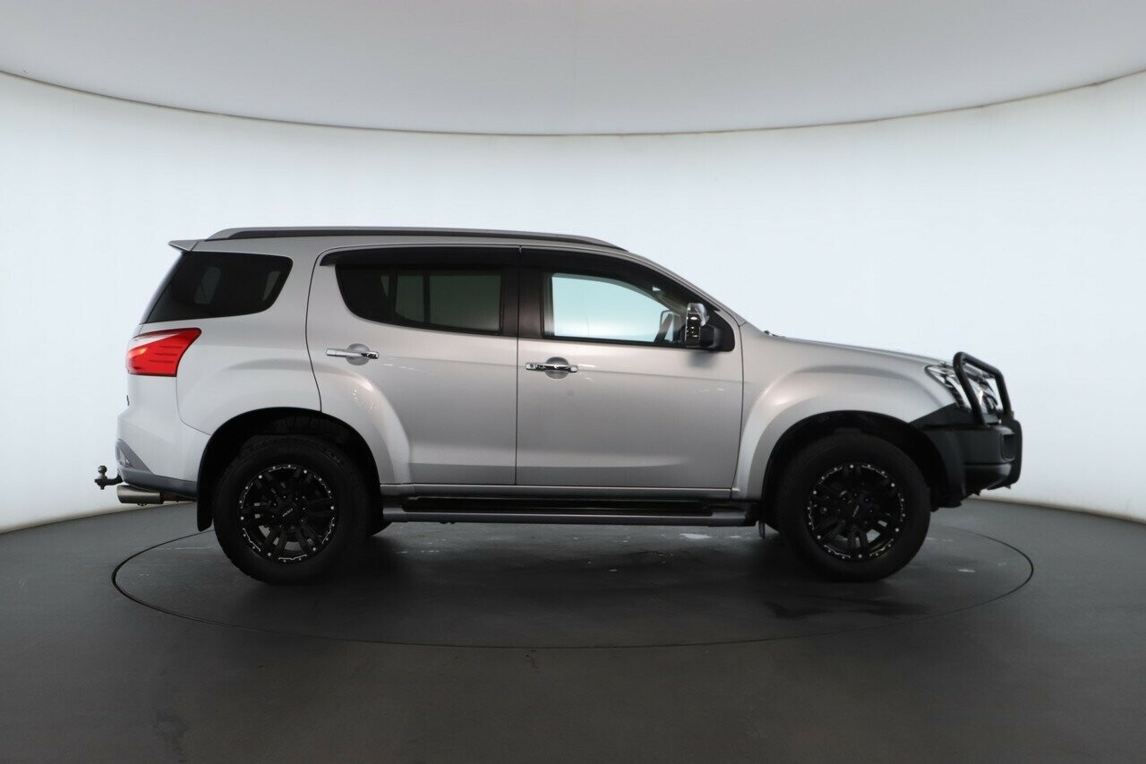 Isuzu Mu-x image 2