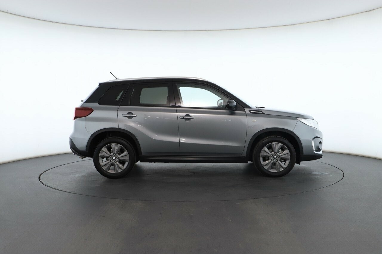 Suzuki Vitara image 2