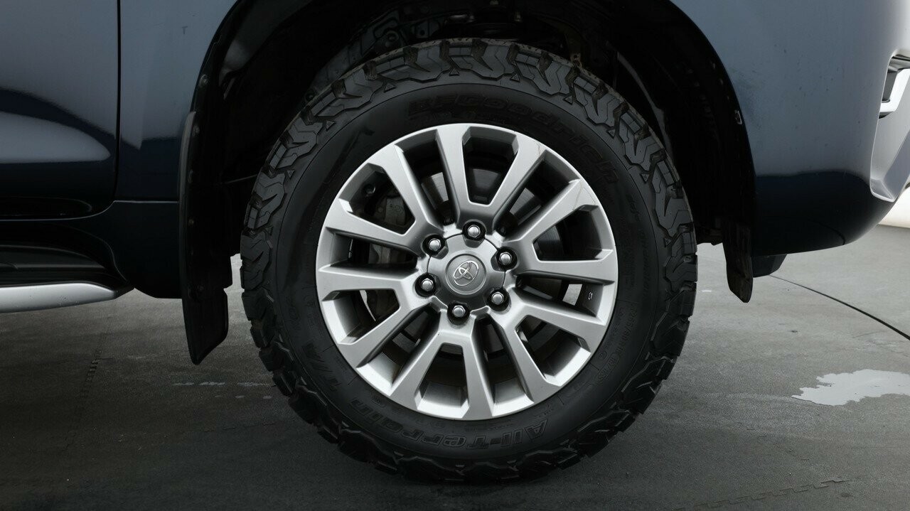Toyota Landcruiser Prado image 3