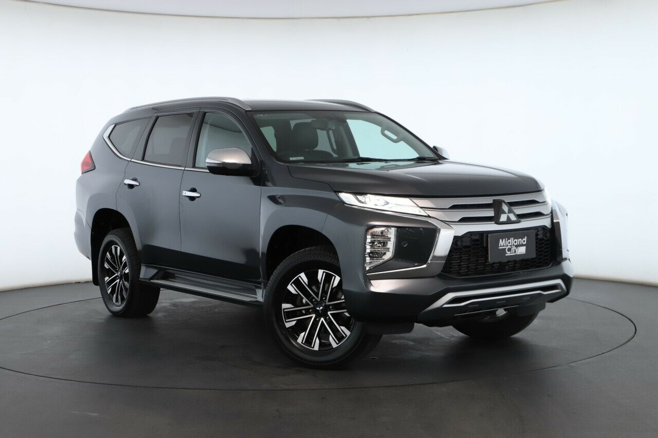 Mitsubishi Pajero Sport image 1