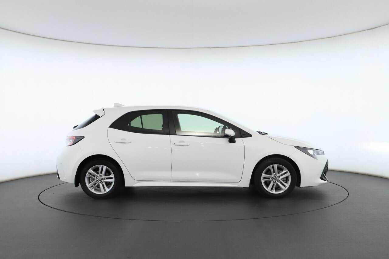 Toyota Corolla image 2