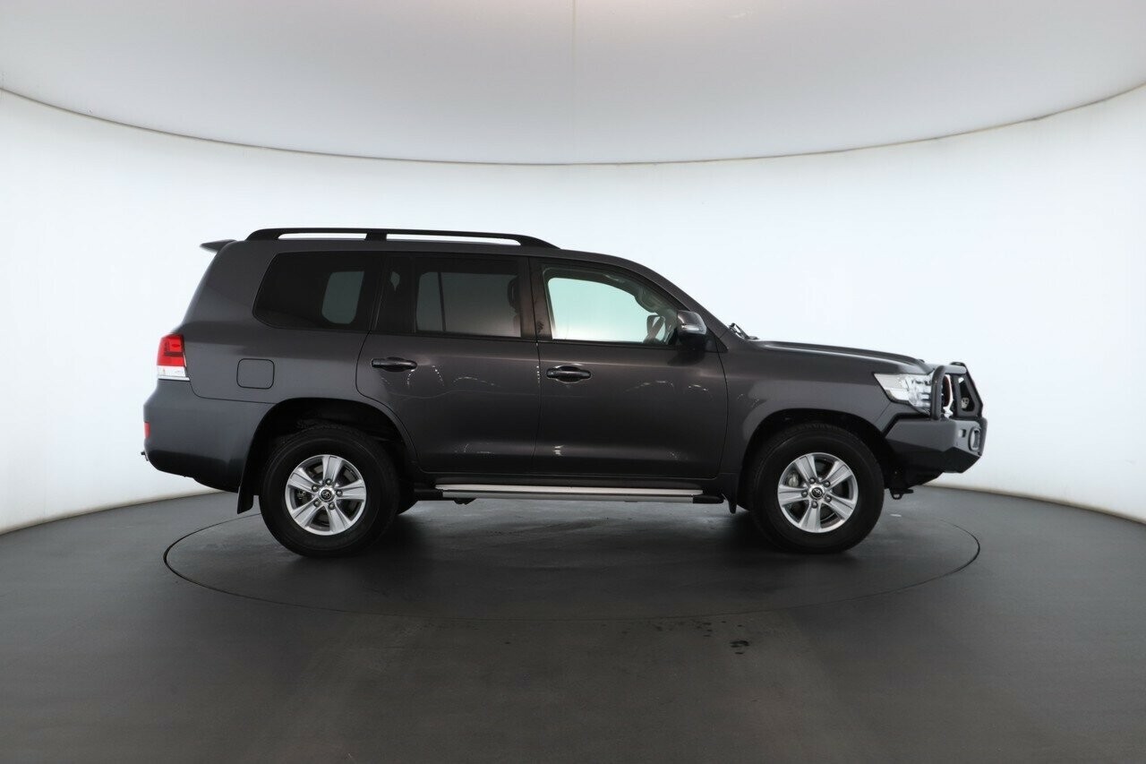 Toyota Landcruiser image 2