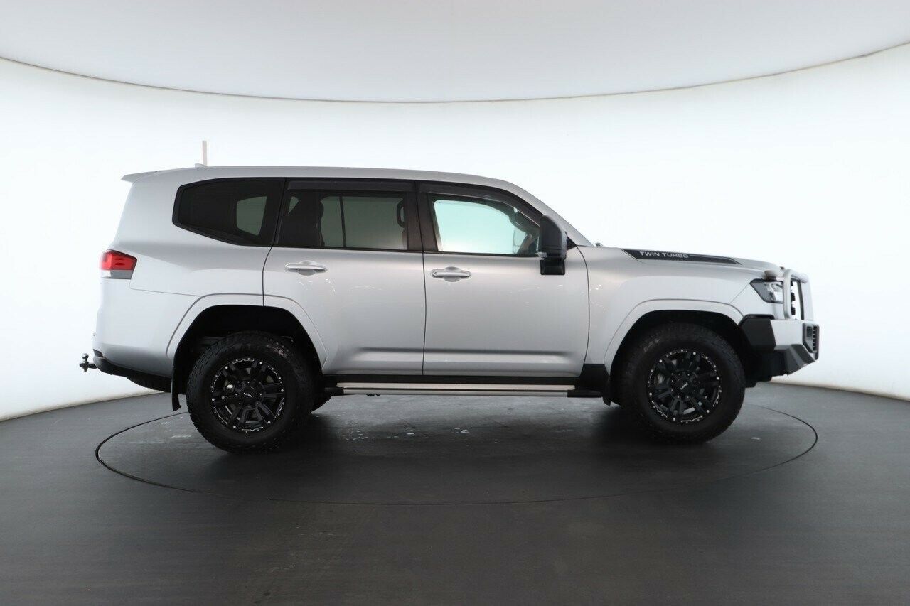Toyota Landcruiser image 2
