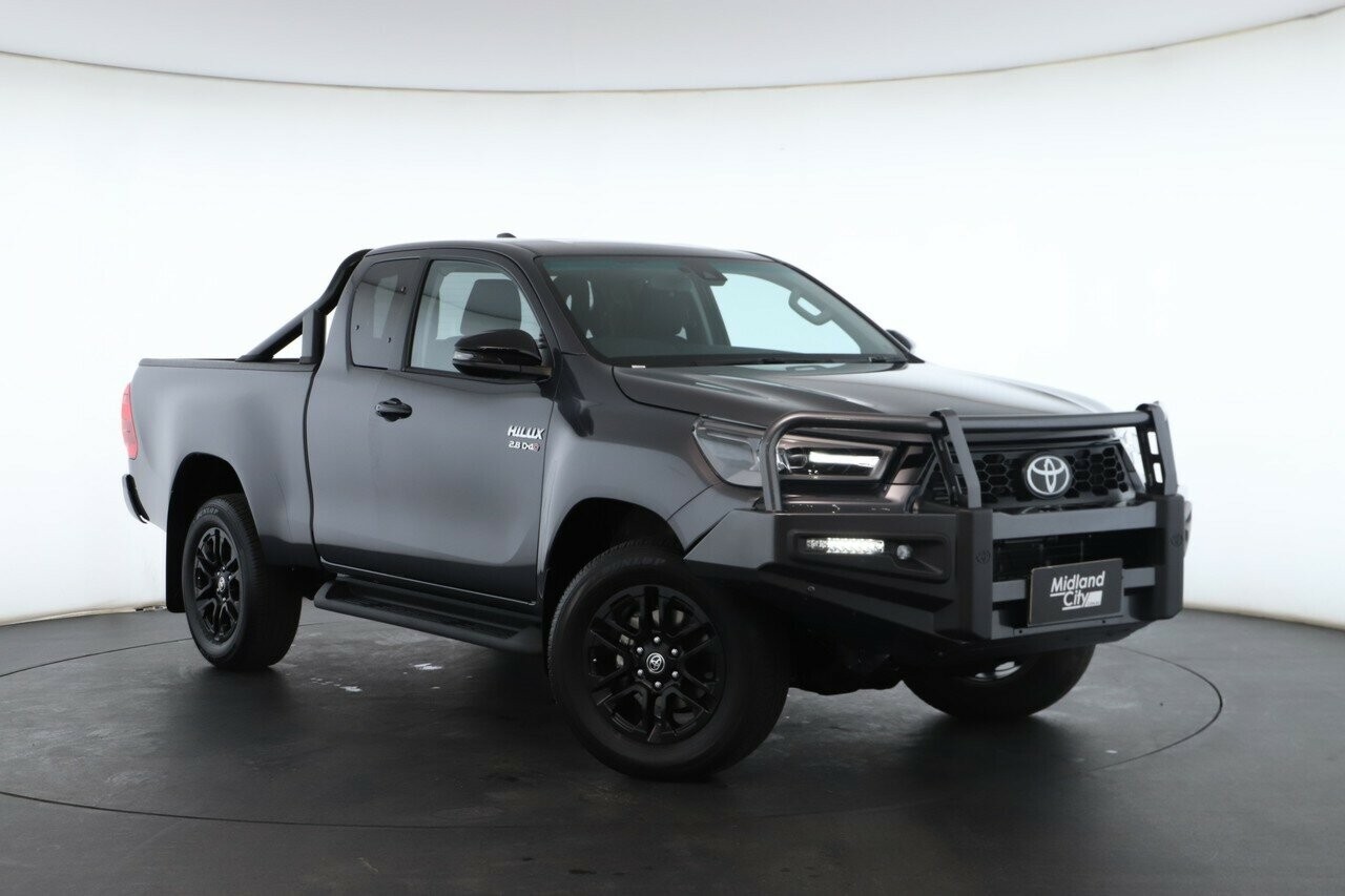 Toyota Hilux image 1