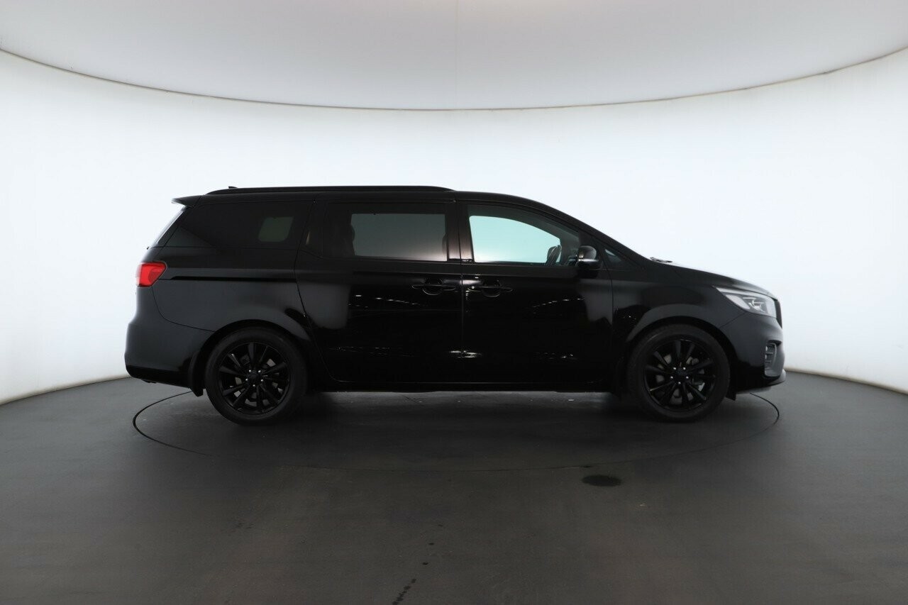 Kia Carnival image 2
