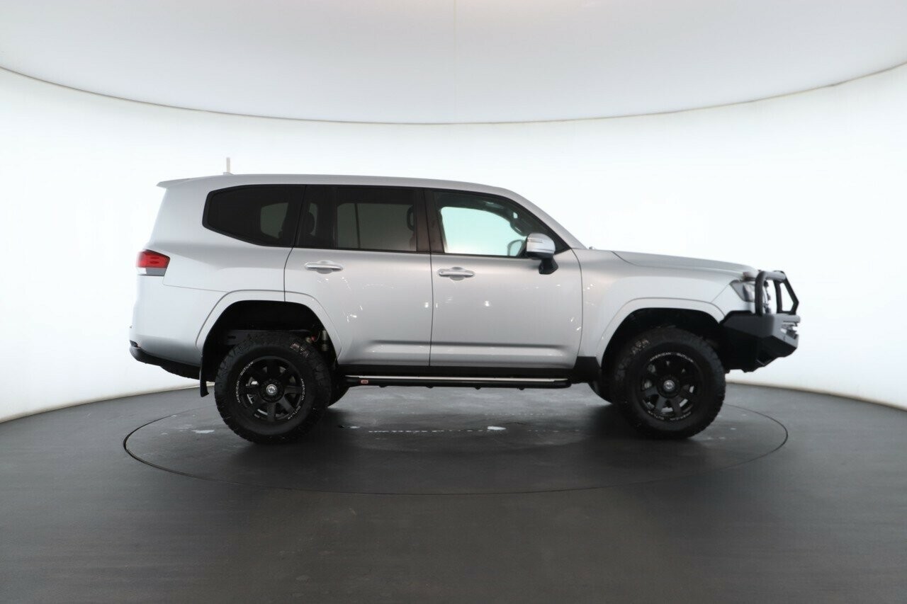 Toyota Landcruiser image 2
