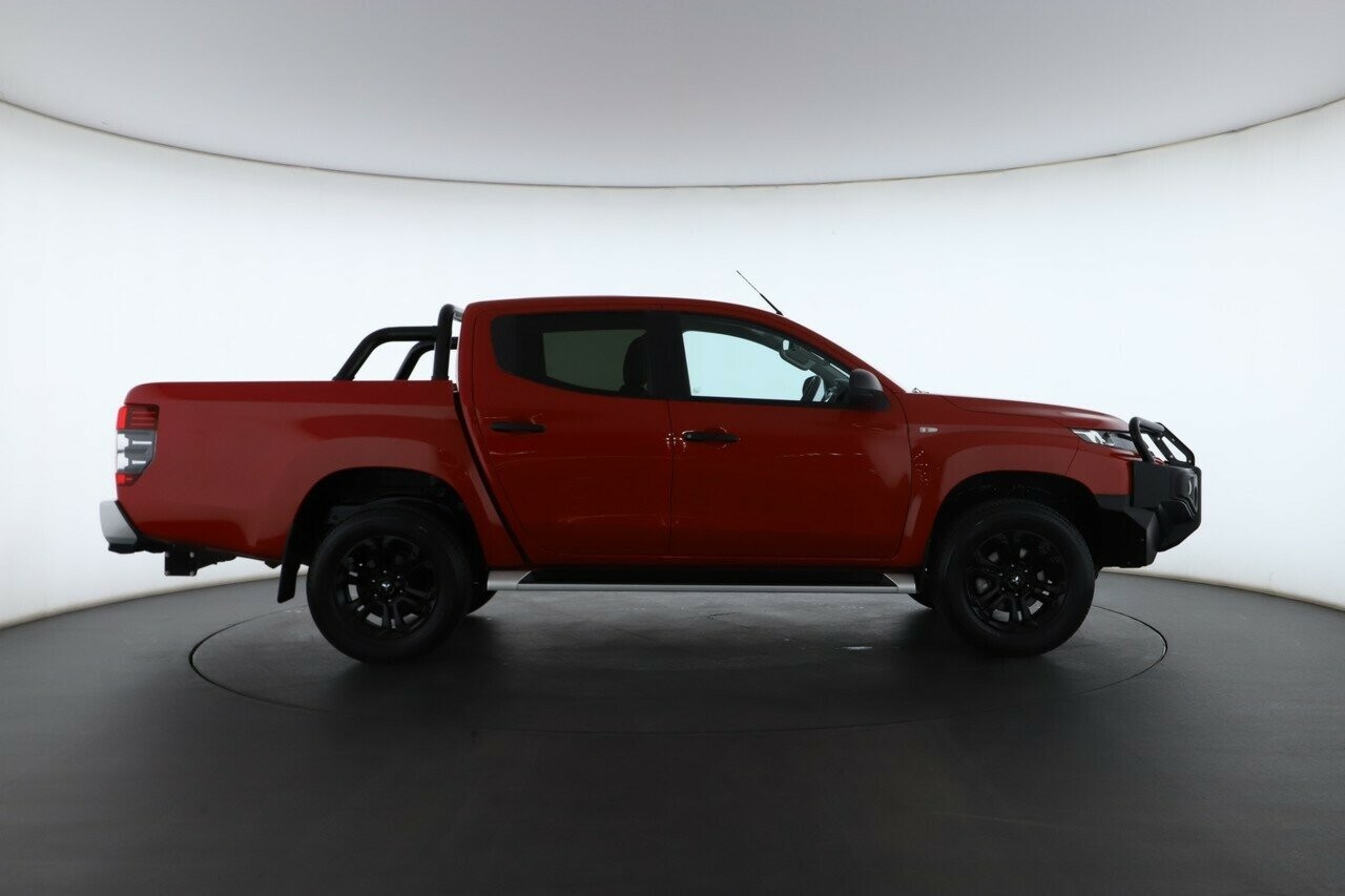 Mitsubishi Triton image 2