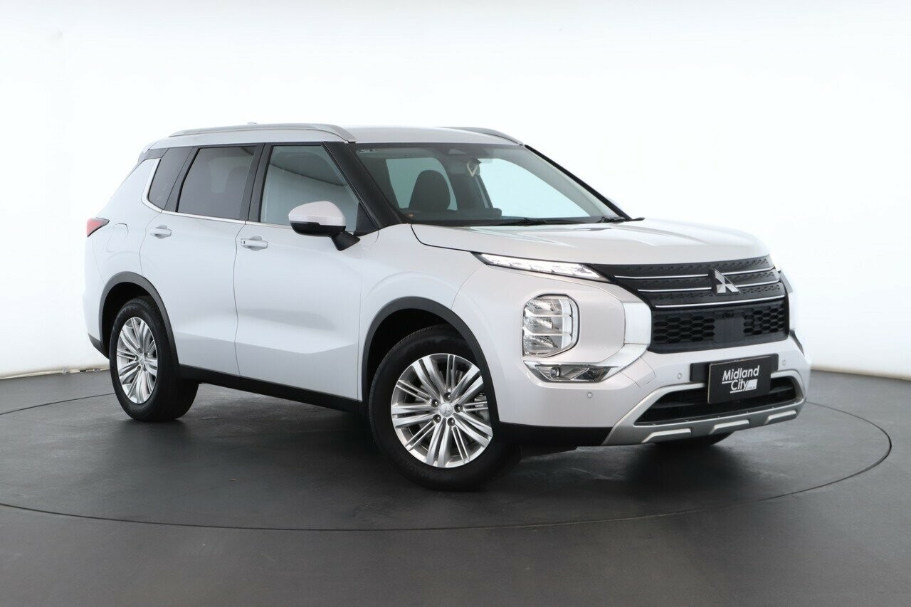 Mitsubishi Outlander image 1