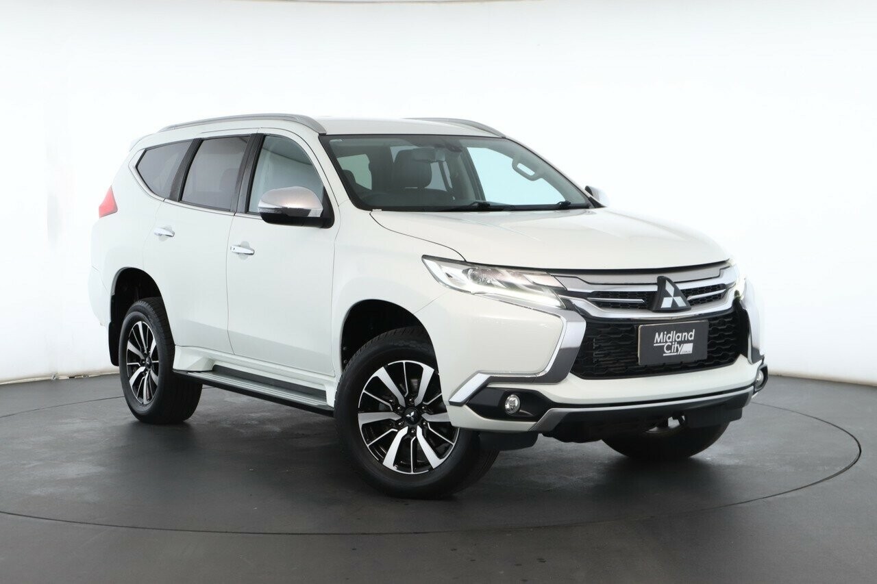 Mitsubishi Pajero Sport image 1