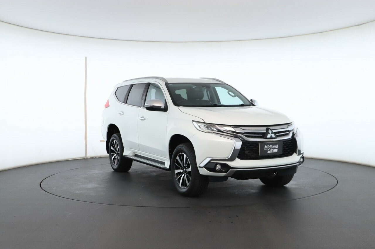 Mitsubishi Pajero Sport image 4