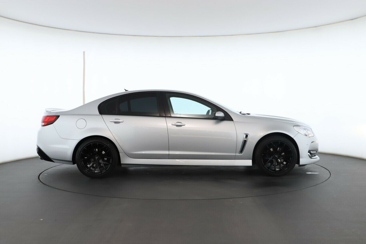 Holden Commodore image 2