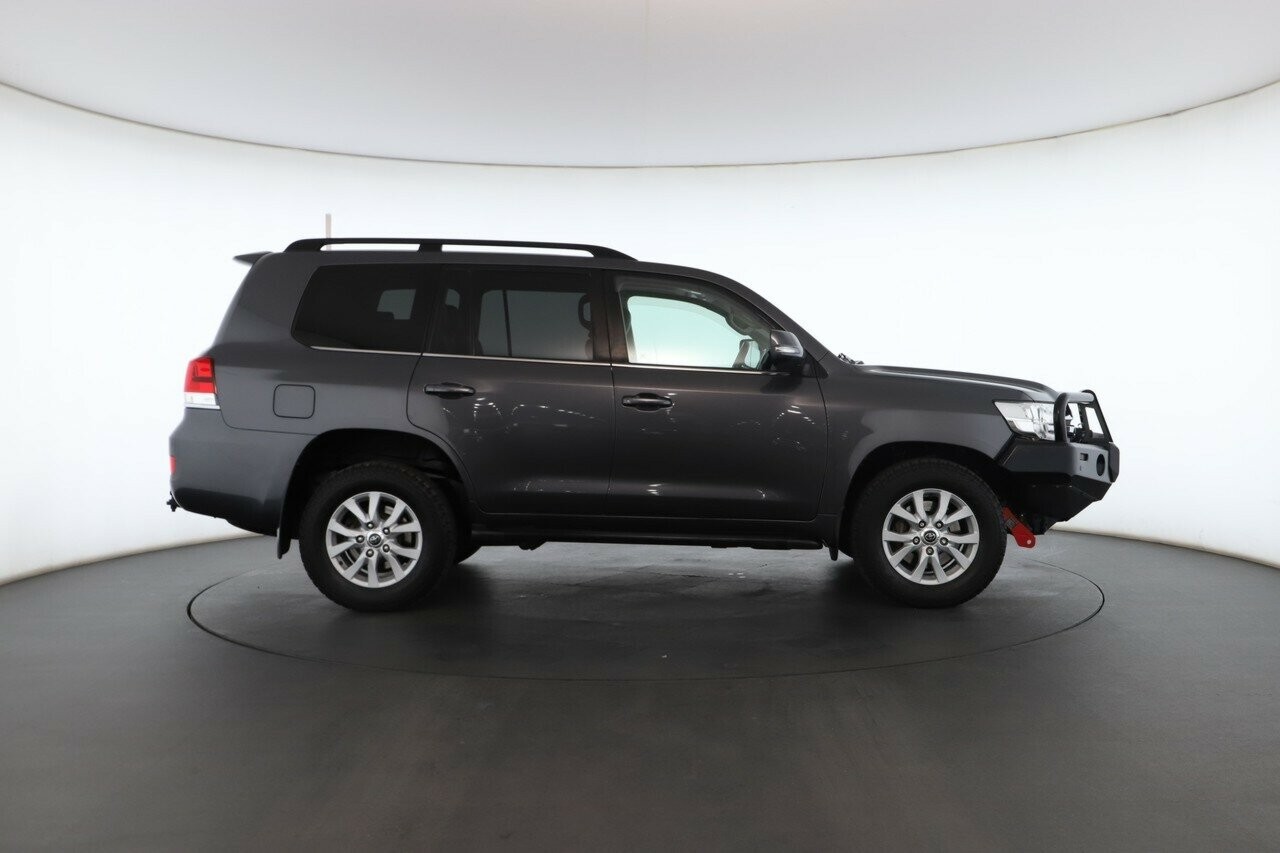 Toyota Landcruiser image 2