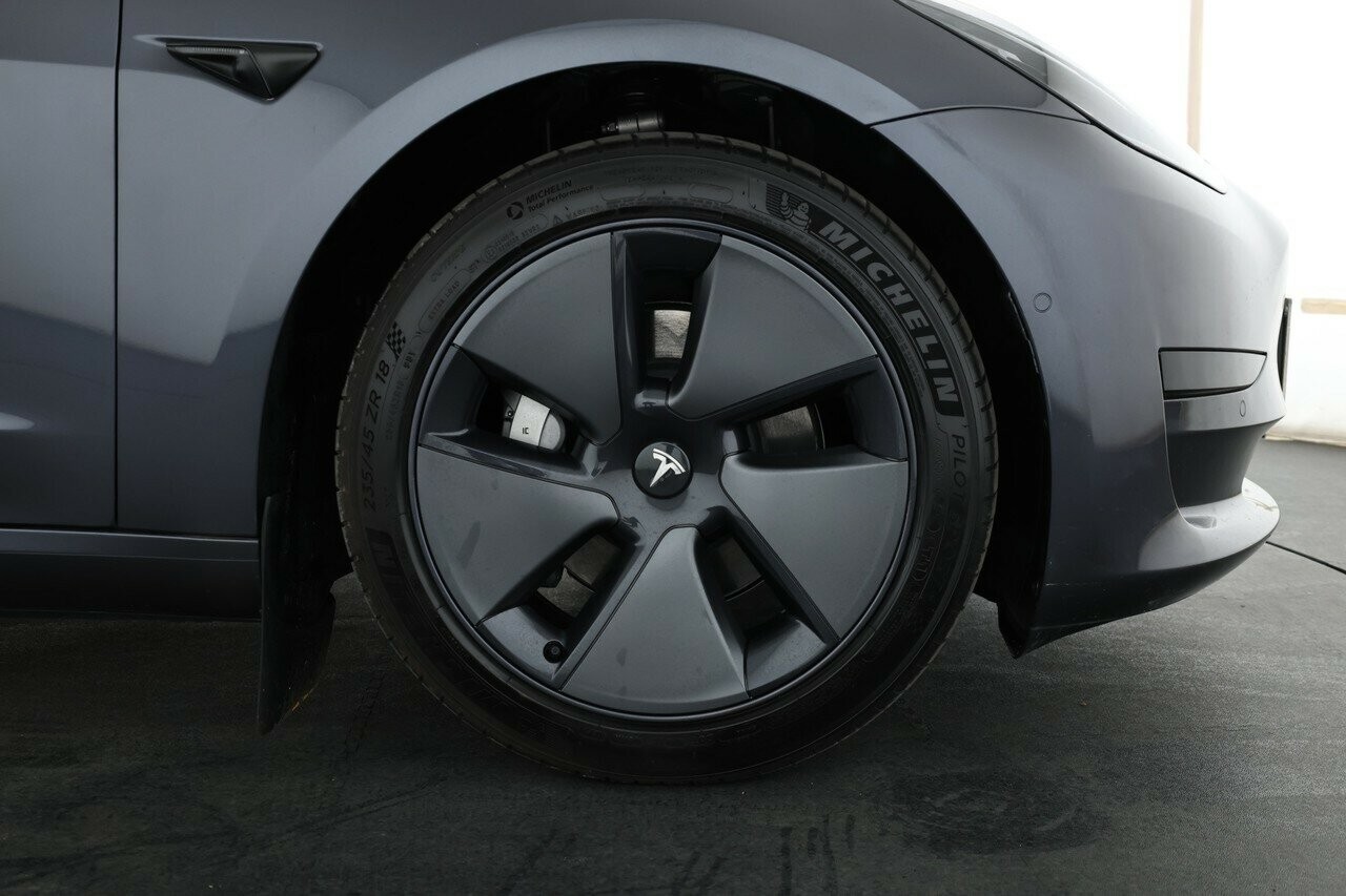 Tesla Model 3 image 3