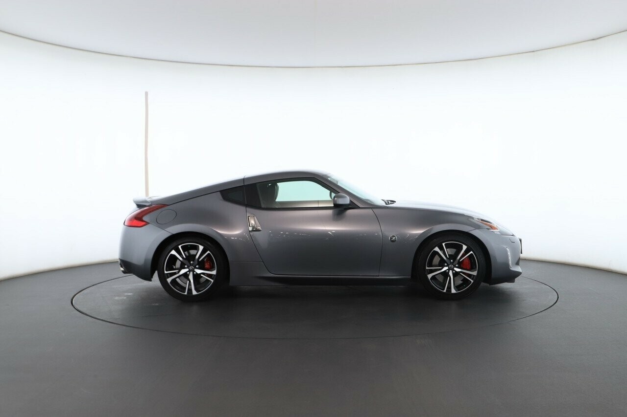 Nissan 370z image 2