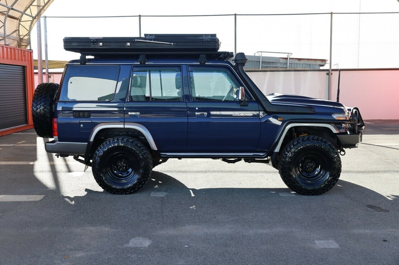 Toyota Landcruiser image 2