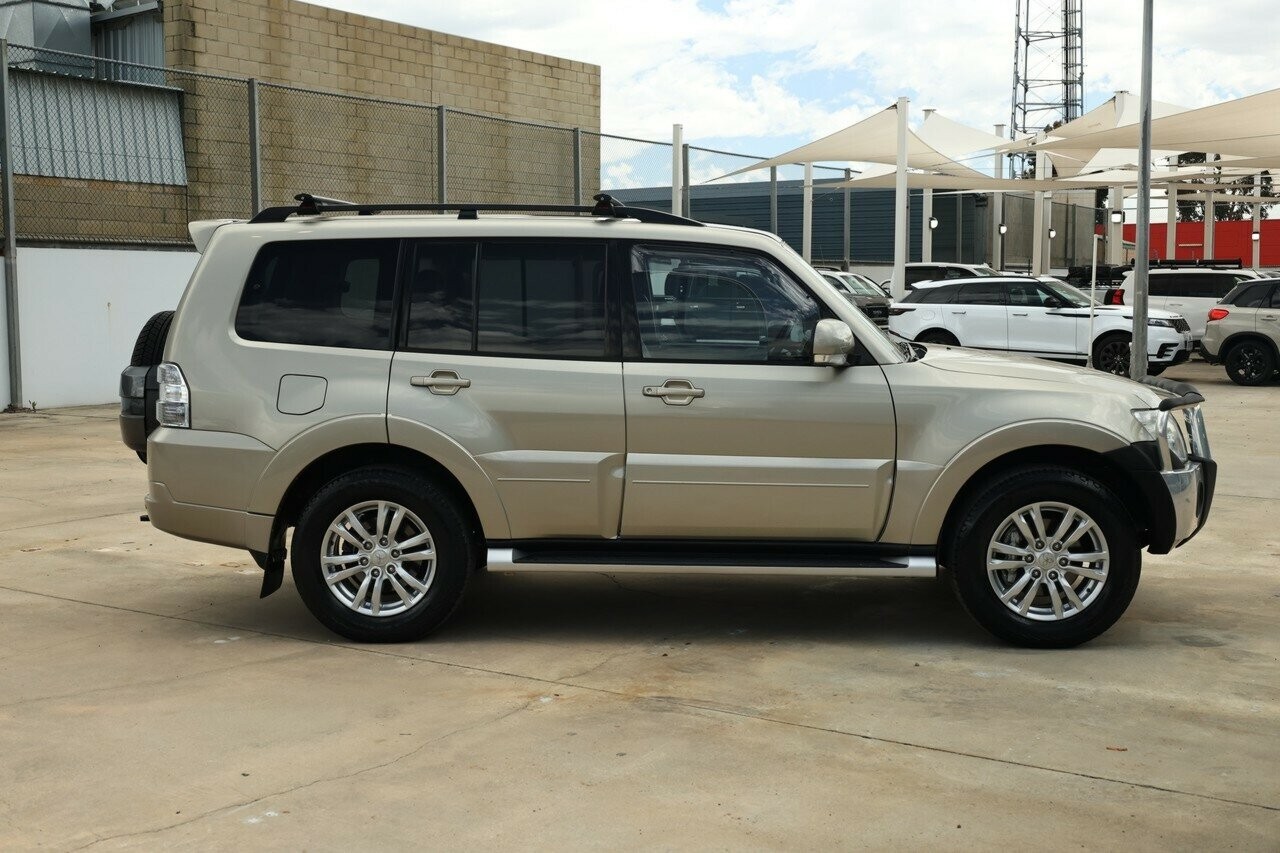 Mitsubishi Pajero image 3