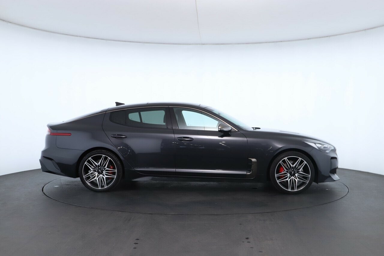 Kia Stinger image 2