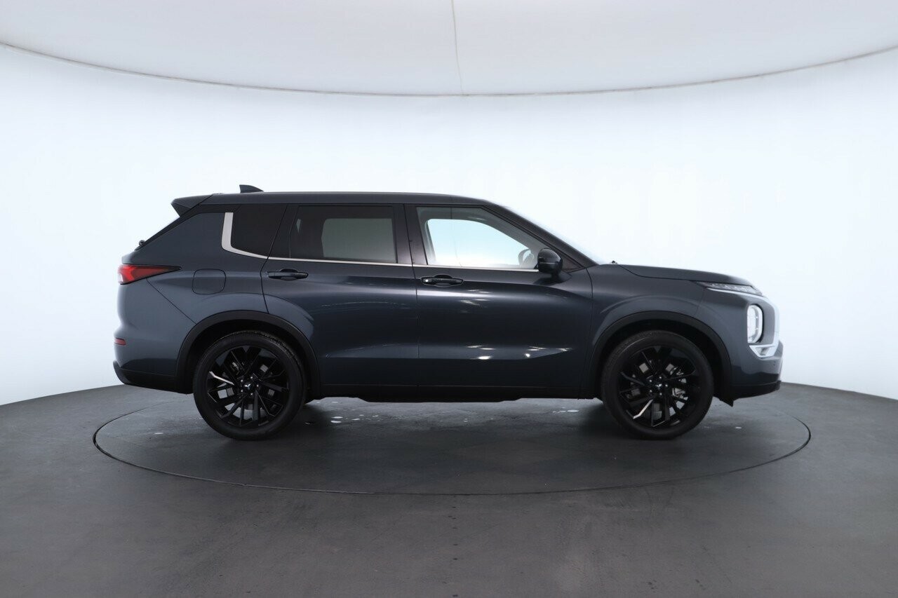 Mitsubishi Outlander image 2