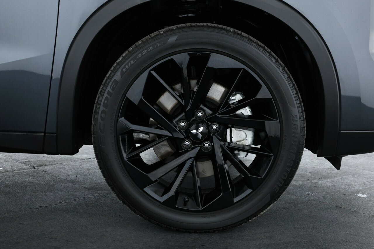 Mitsubishi Outlander image 3