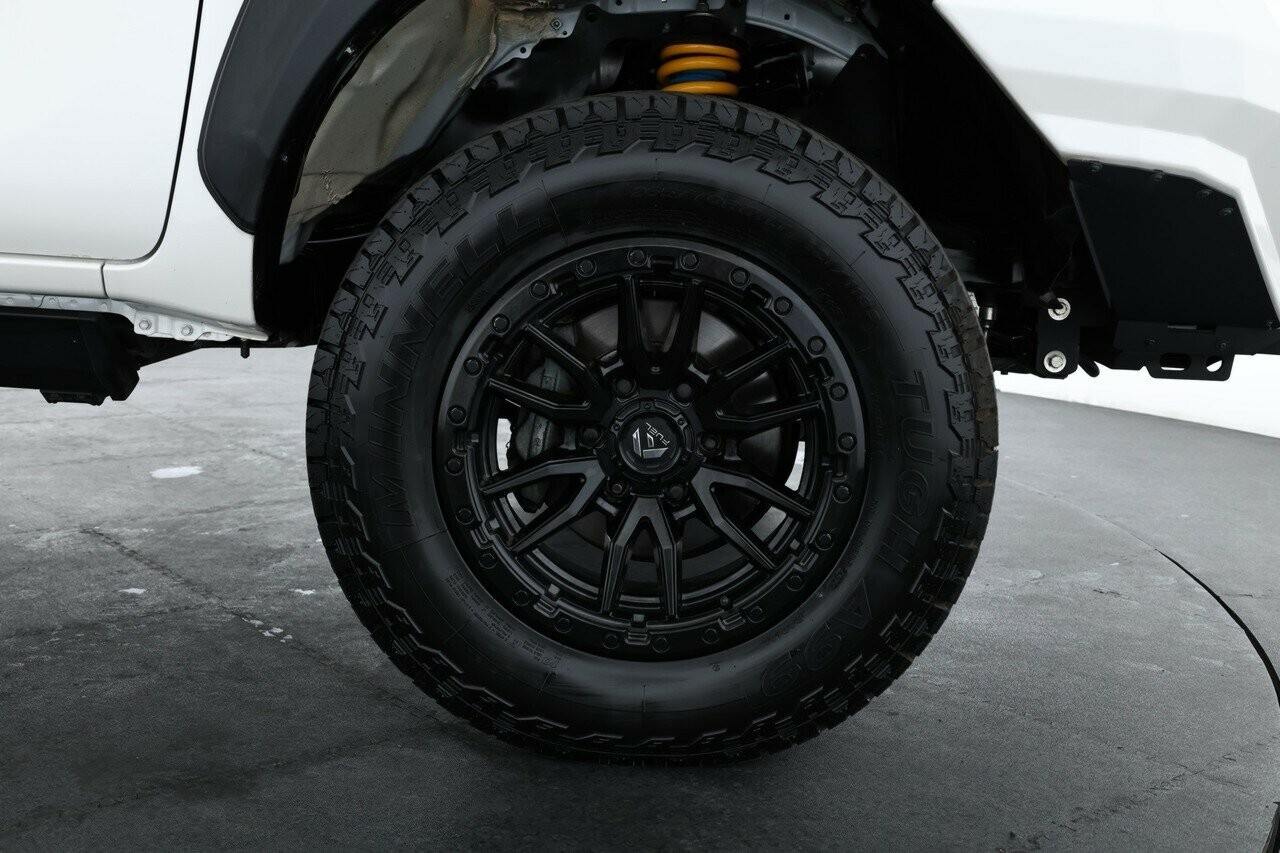 Toyota Hilux image 4