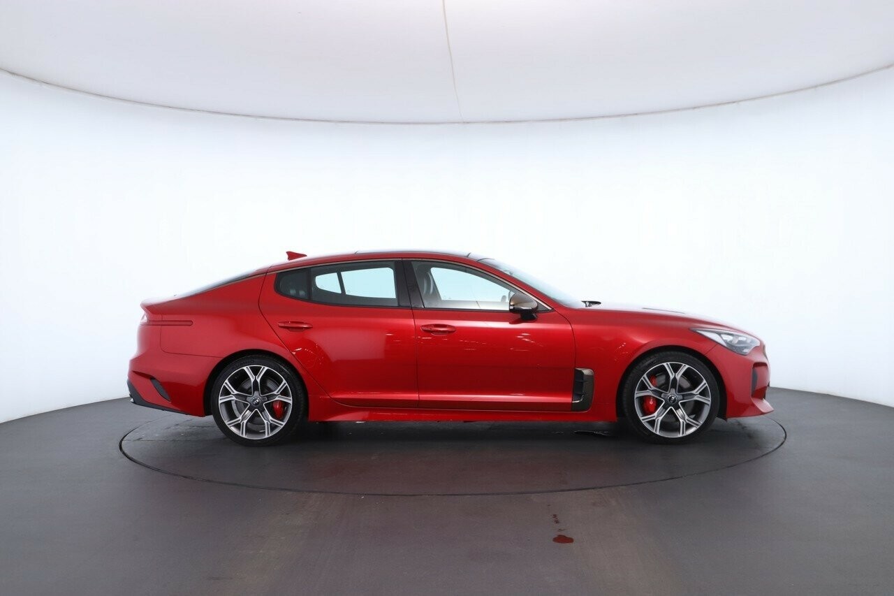 Kia Stinger image 2