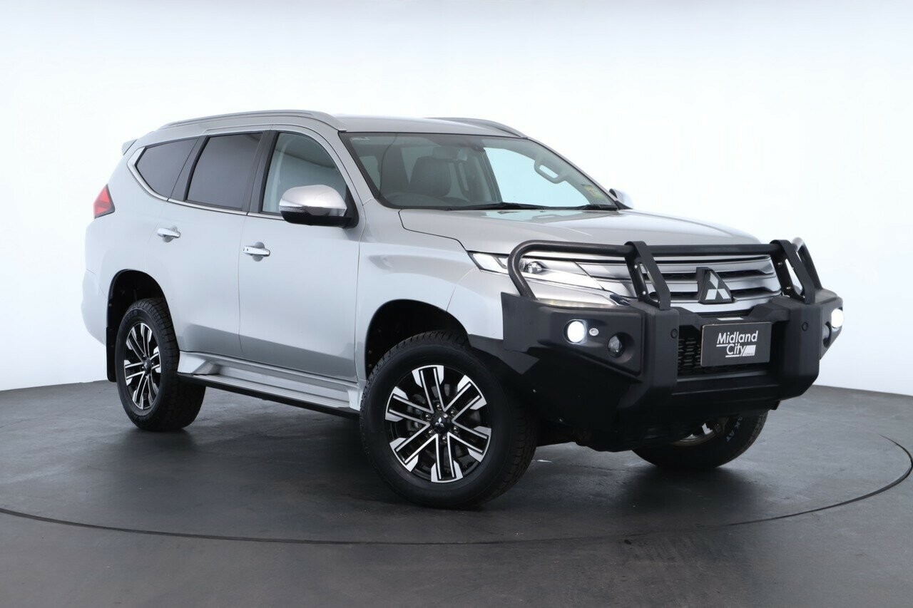 Mitsubishi Pajero Sport image 1