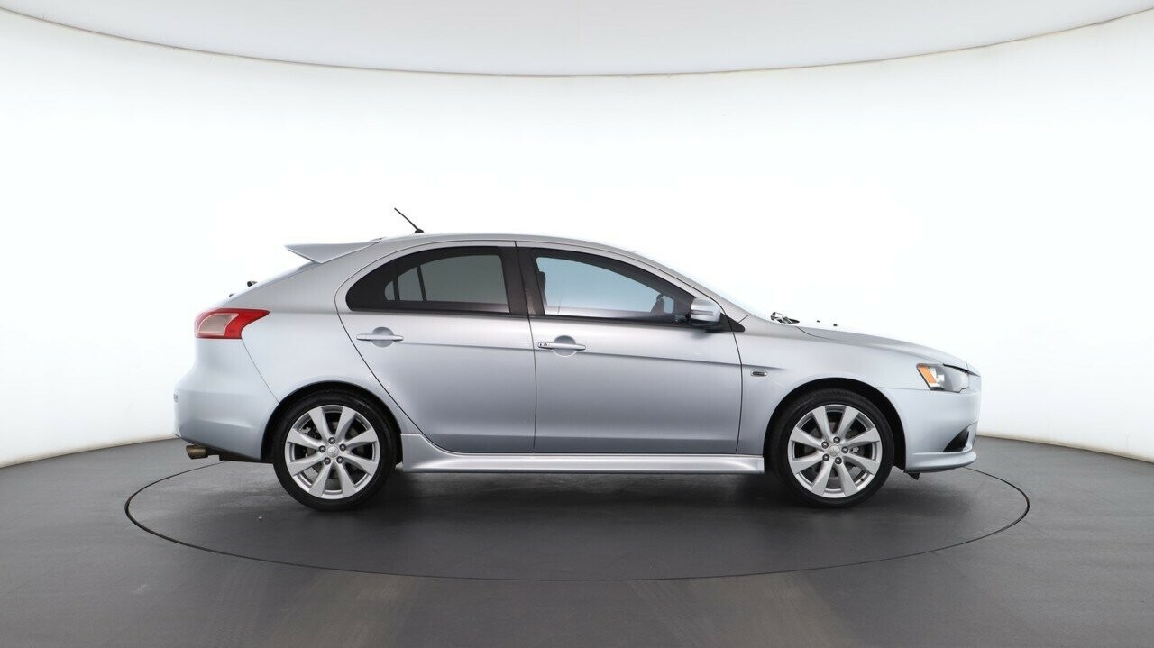 Mitsubishi Lancer image 2