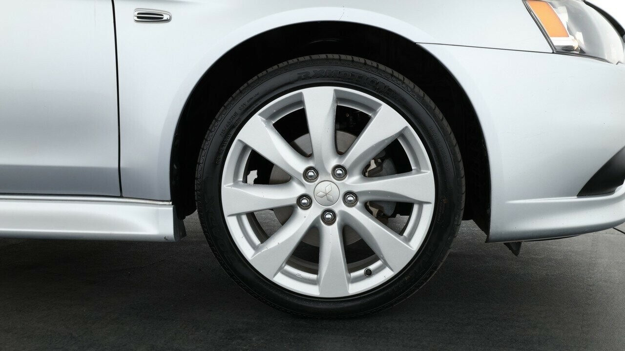 Mitsubishi Lancer image 3