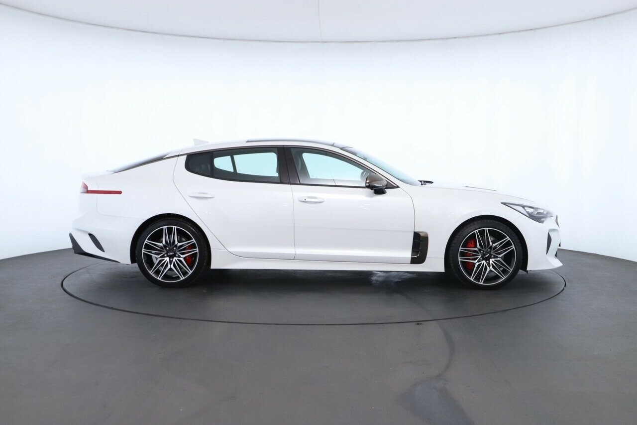 Kia Stinger image 2
