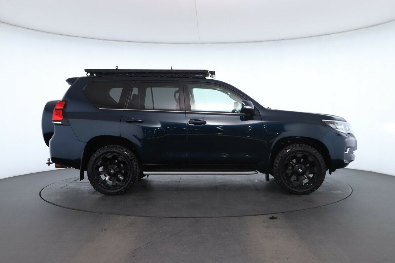 Toyota Landcruiser Prado image 2