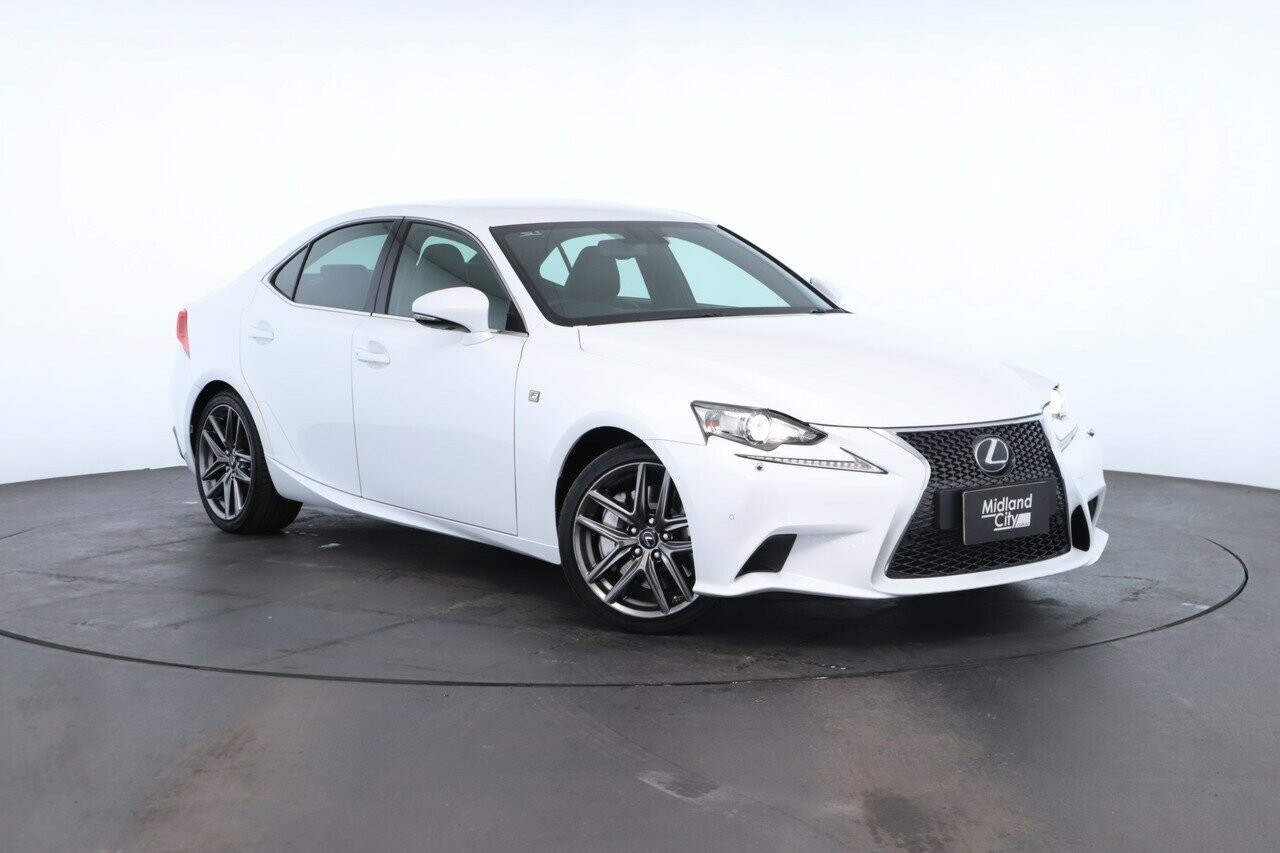 Lexus Is image 1
