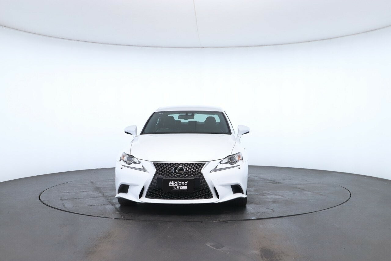 Lexus Is image 4