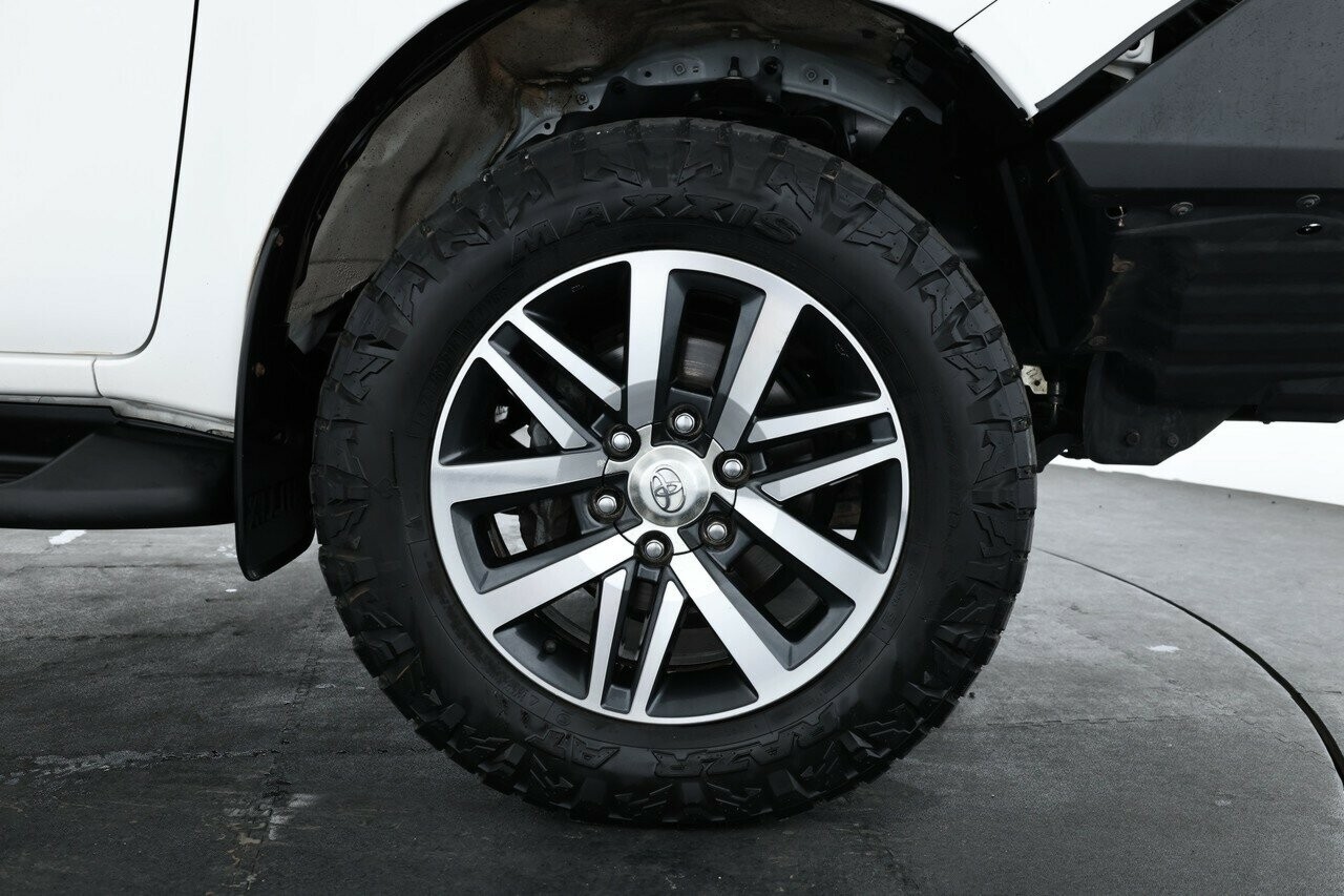 Toyota Hilux image 3