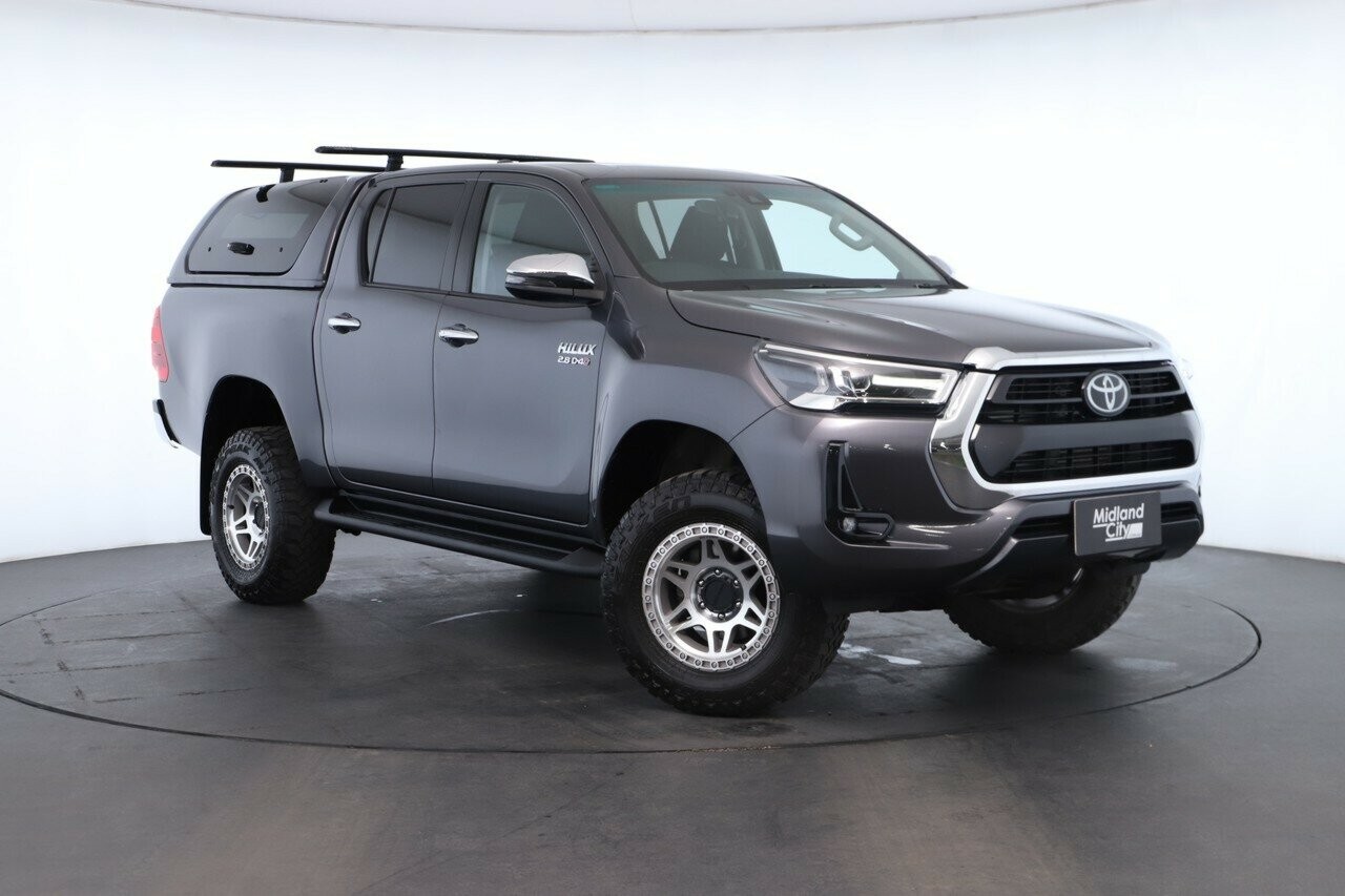 Toyota Hilux image 2