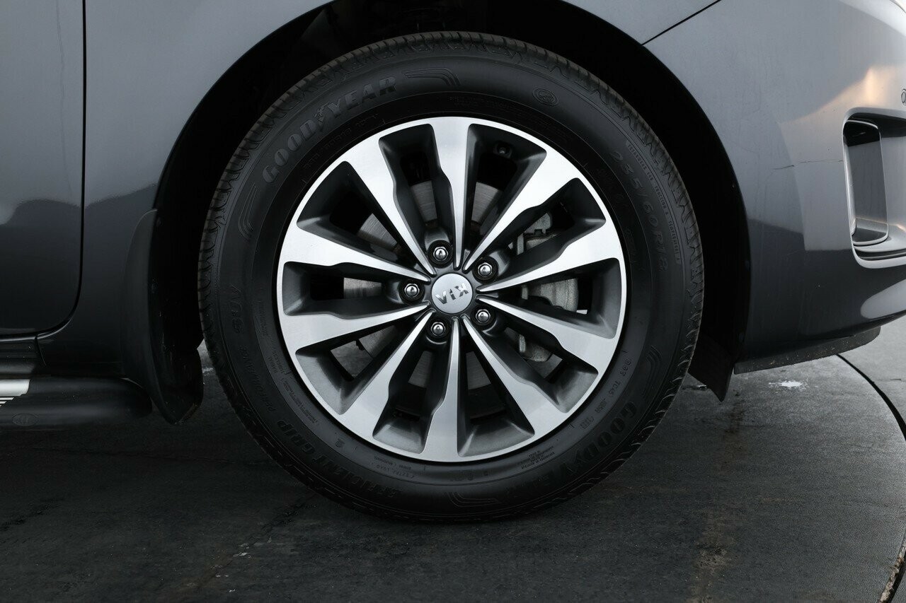 Kia Carnival image 3