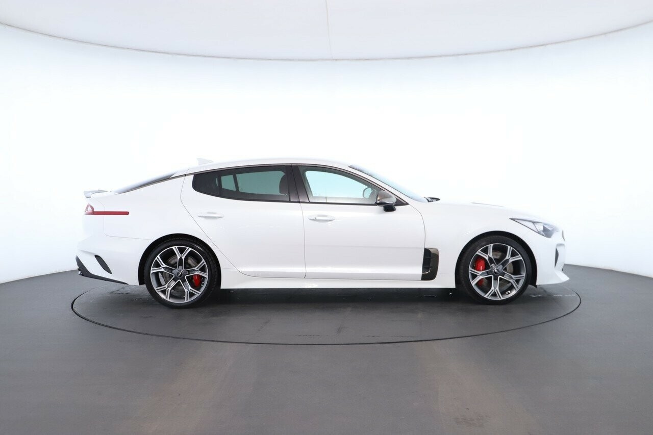 Kia Stinger image 2