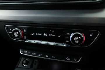 https://vehicle-cdn.autoleague.cloud/30351_61035553_26.jpg