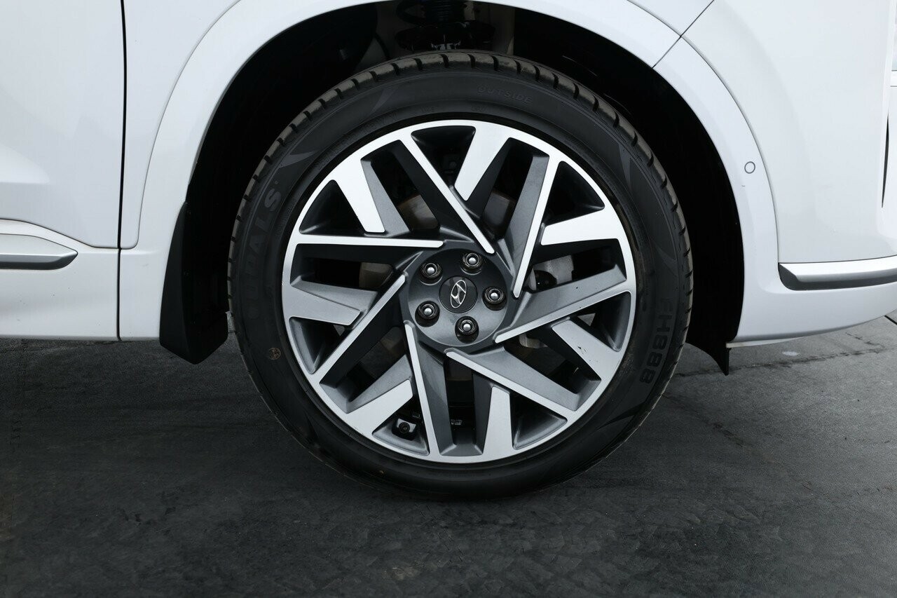 Hyundai Santa Fe image 3