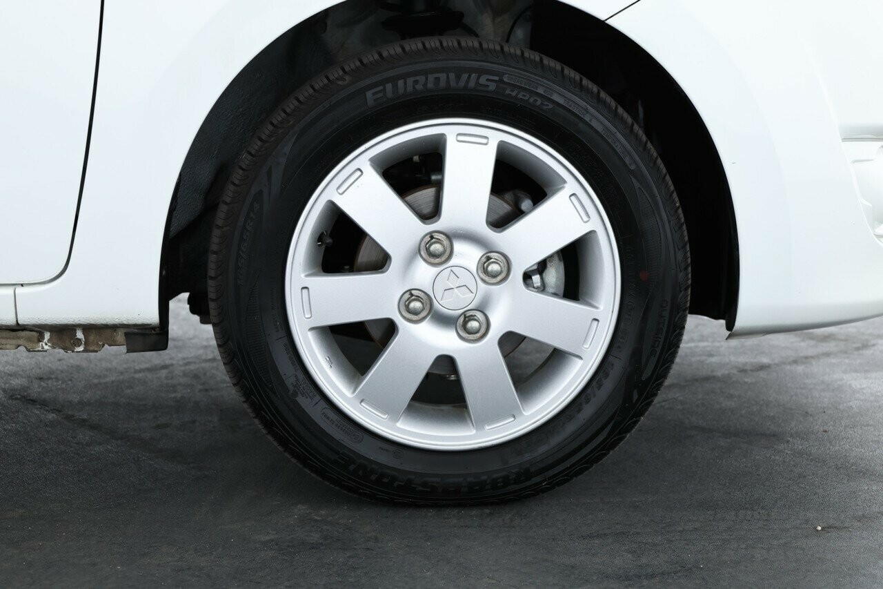 Mitsubishi Mirage image 3