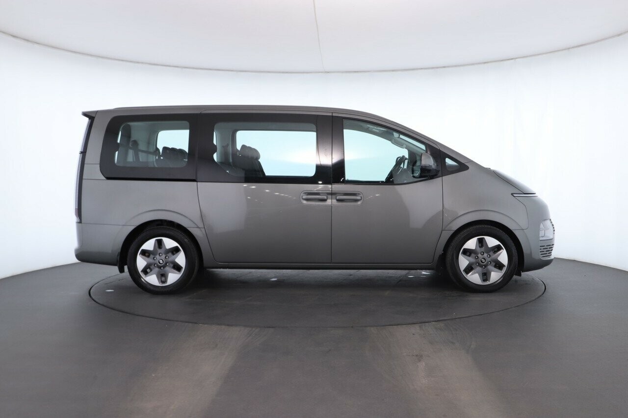 Hyundai Staria image 2