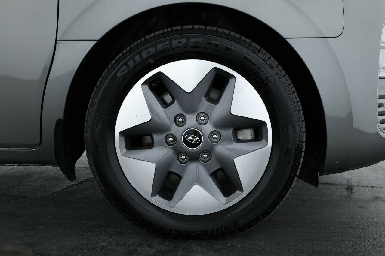Hyundai Staria image 3