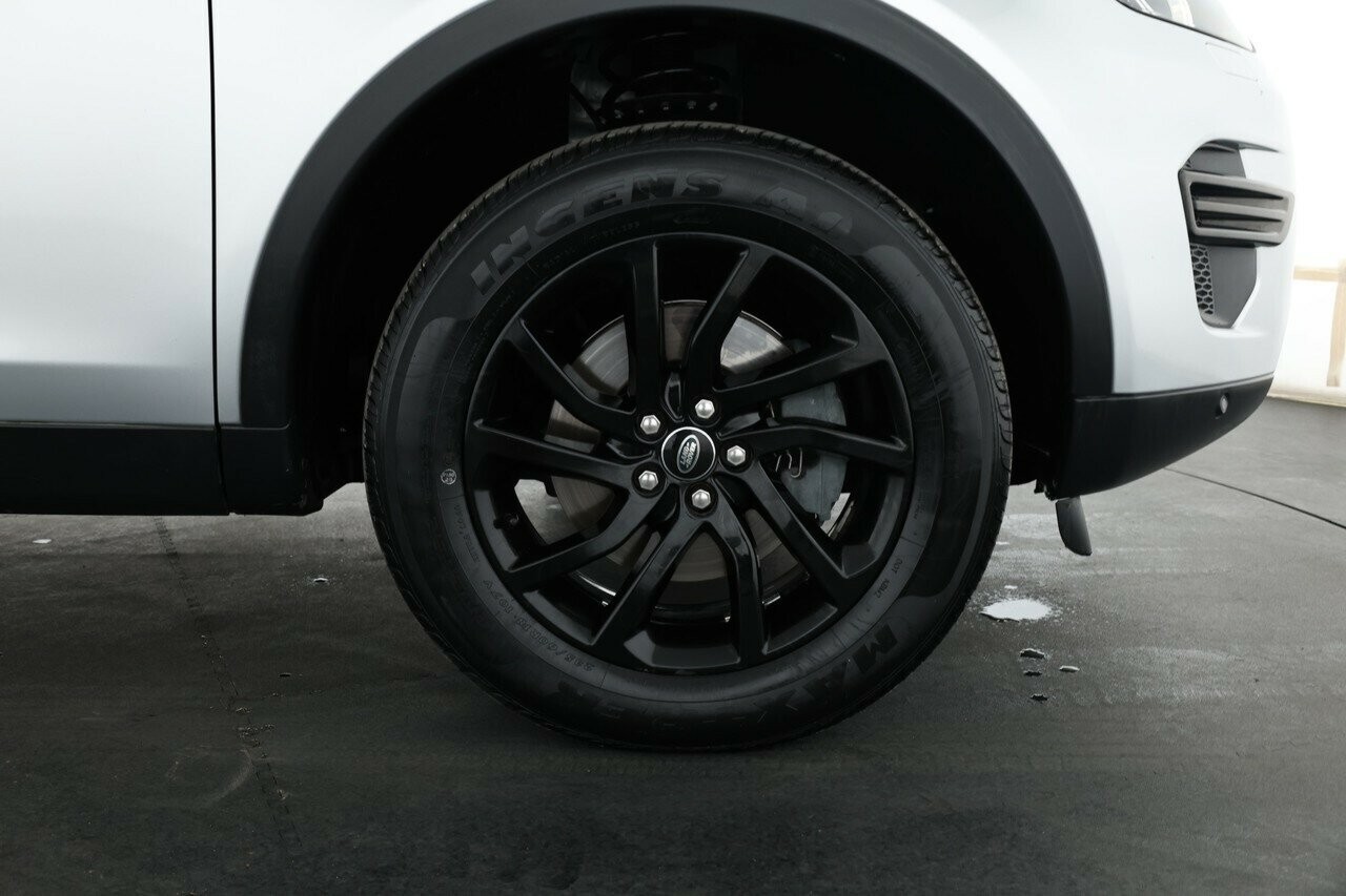 Land Rover Discovery Sport image 3