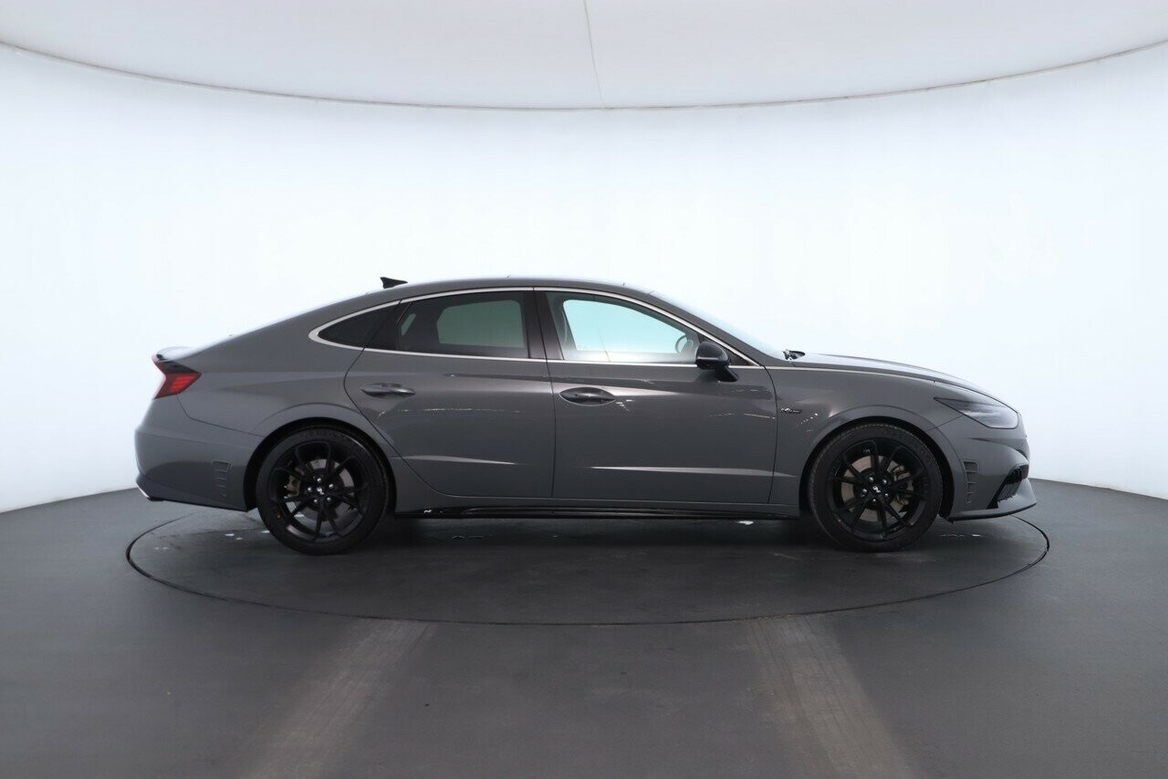 Hyundai Sonata image 2